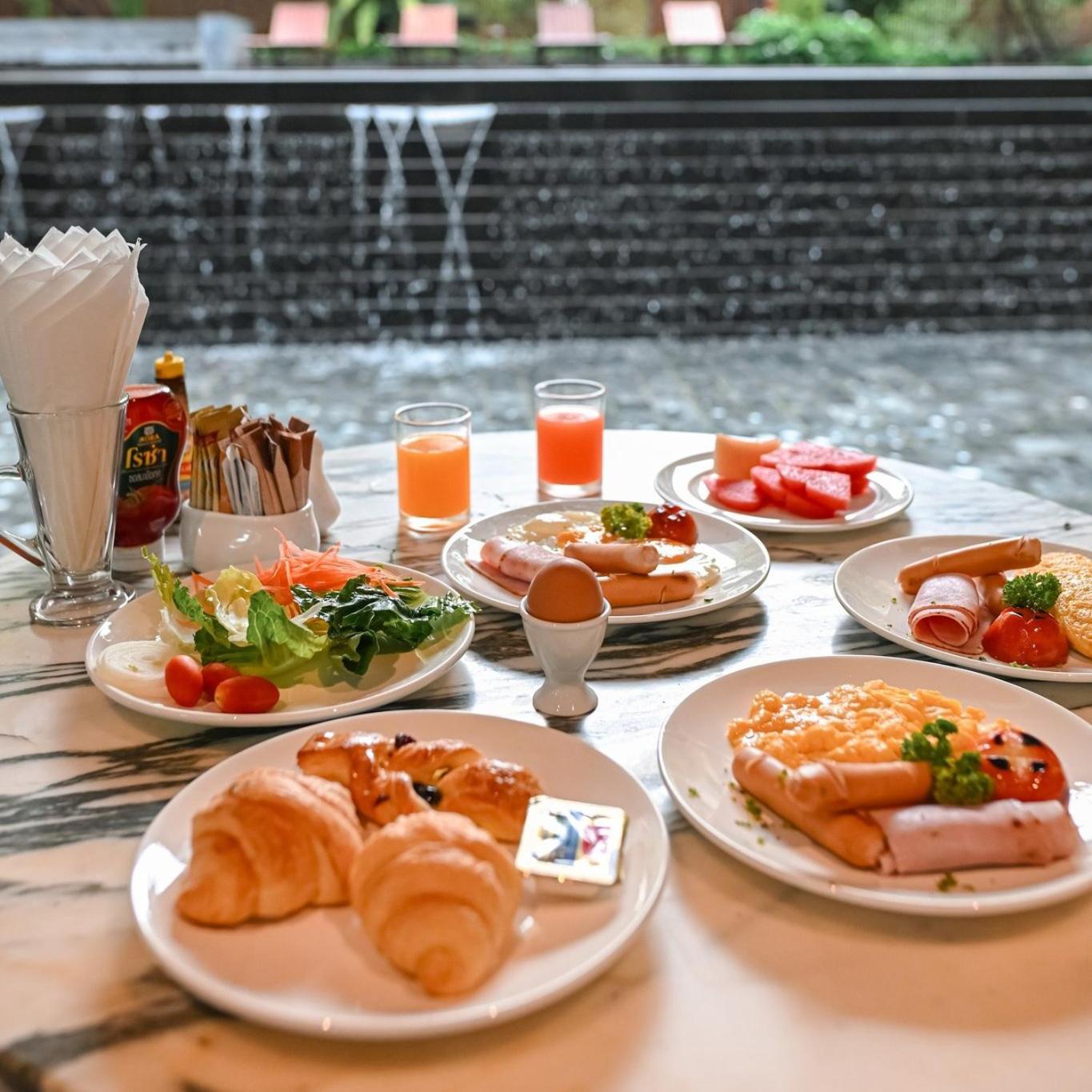 Arcadia Suites Bangkok Luaran gambar